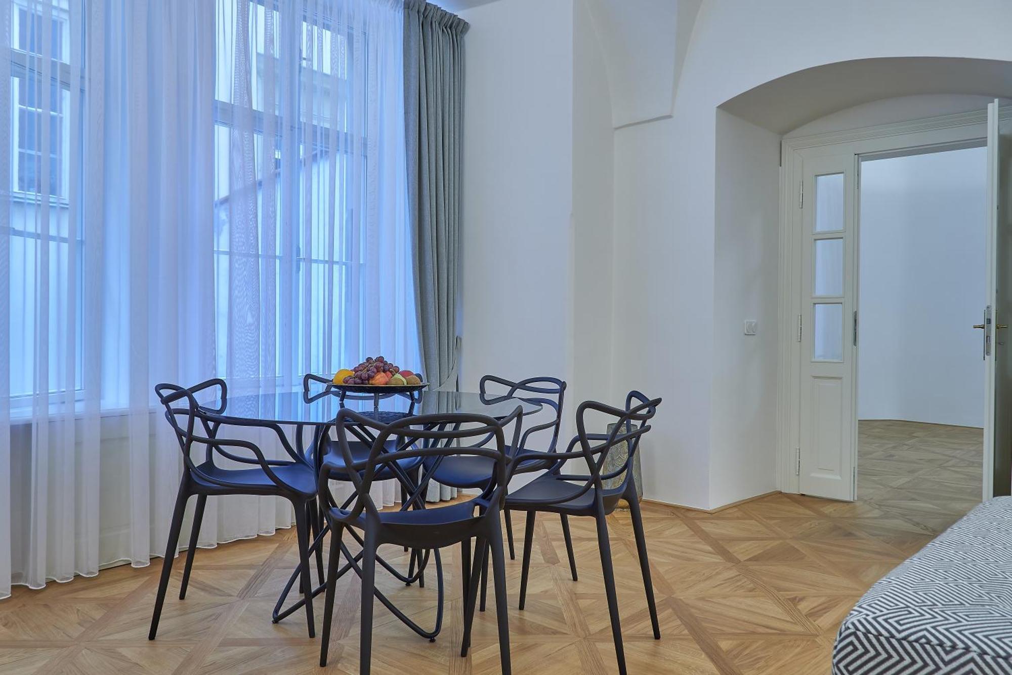 Hotel U 3 Pstrosu Praha Bagian luar foto
