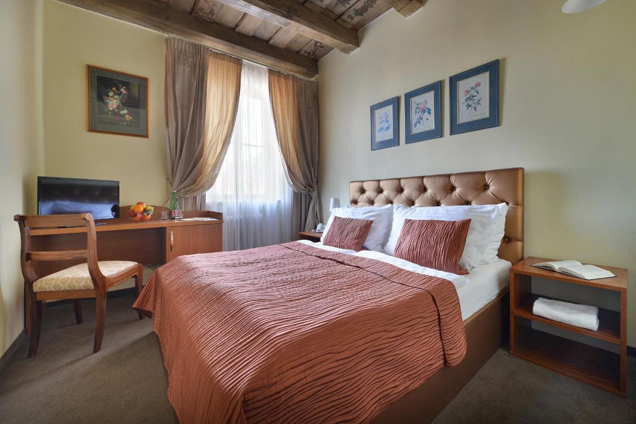 Hotel U 3 Pstrosu Praha Bagian luar foto