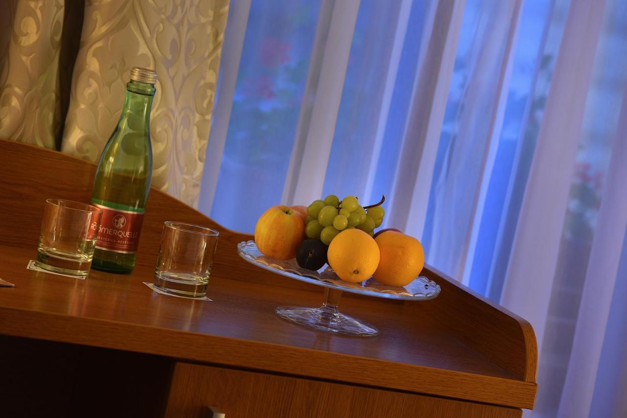 Hotel U 3 Pstrosu Praha Bagian luar foto