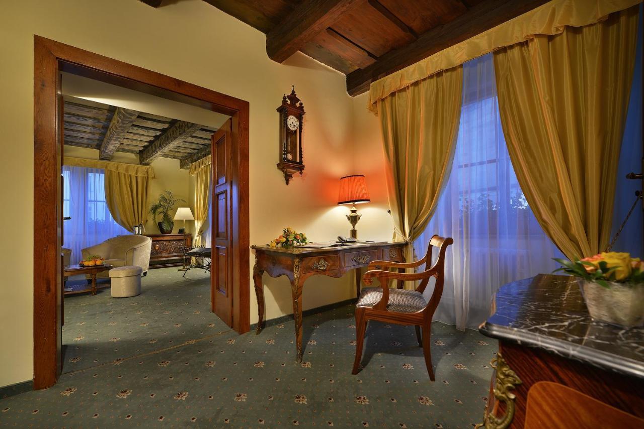 Hotel U 3 Pstrosu Praha Bagian luar foto