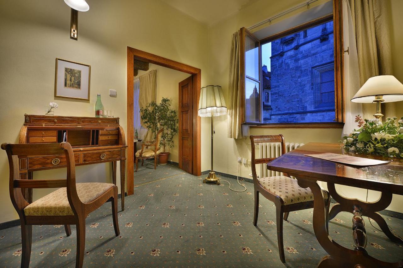 Hotel U 3 Pstrosu Praha Bagian luar foto