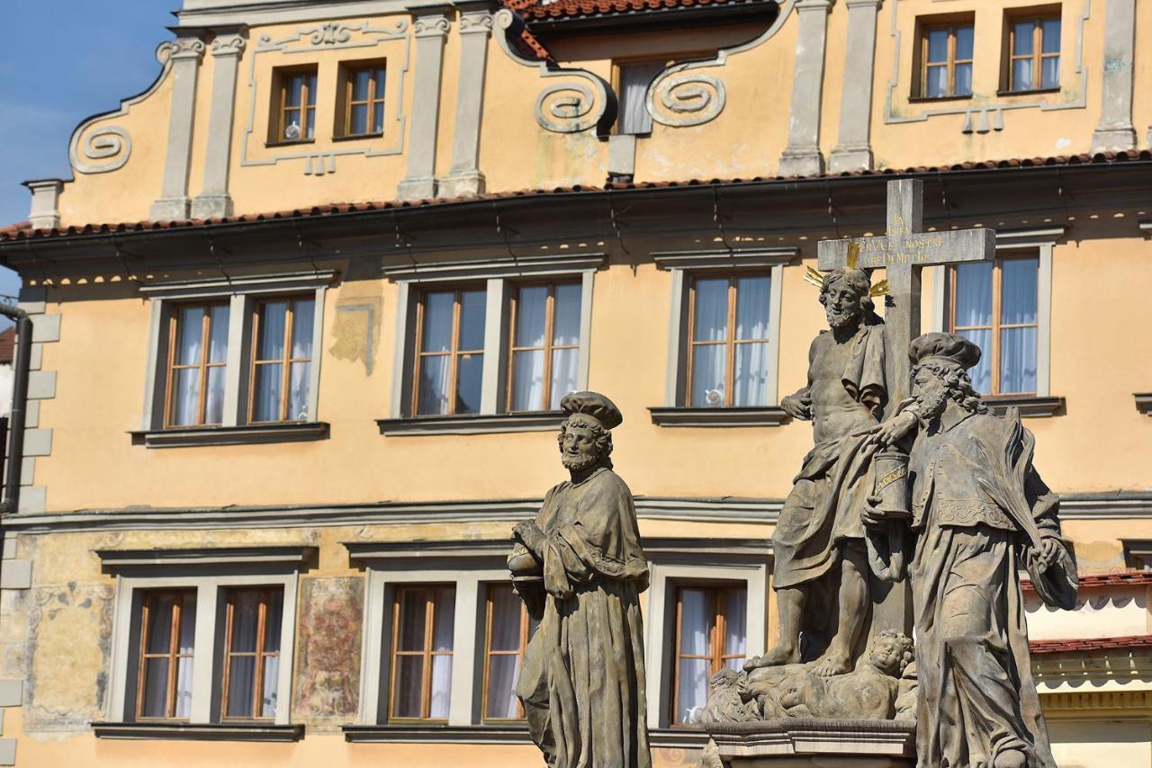 Hotel U 3 Pstrosu Praha Bagian luar foto