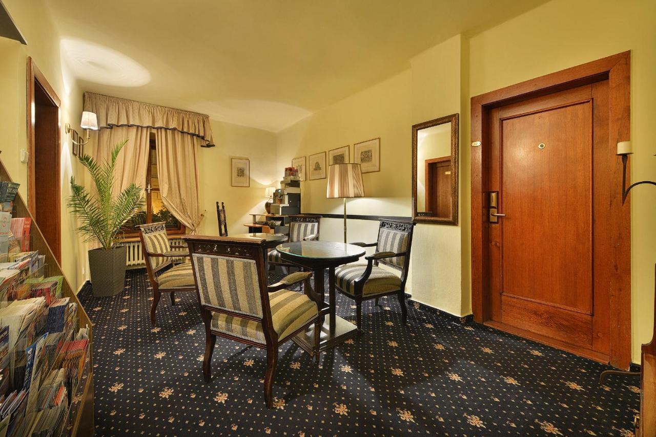 Hotel U 3 Pstrosu Praha Bagian luar foto