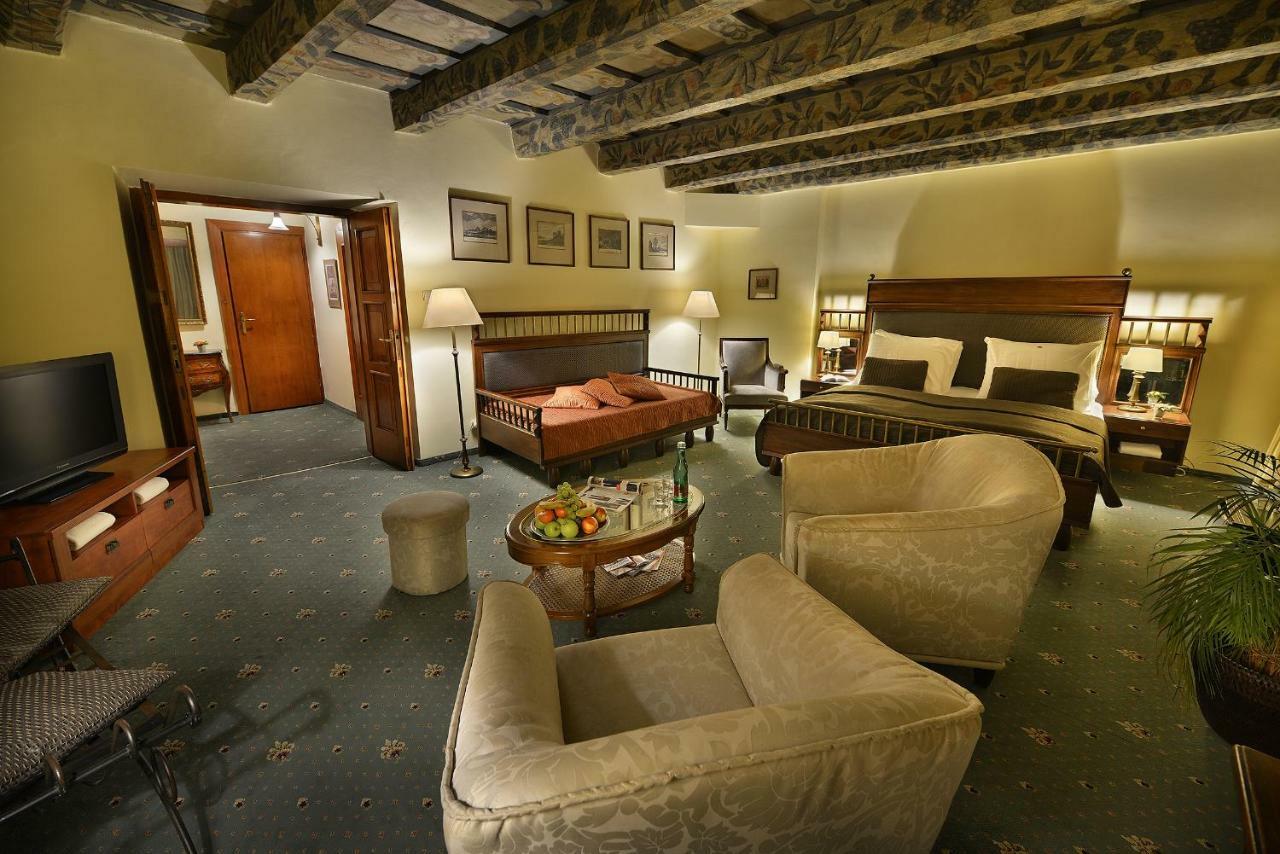 Hotel U 3 Pstrosu Praha Bagian luar foto