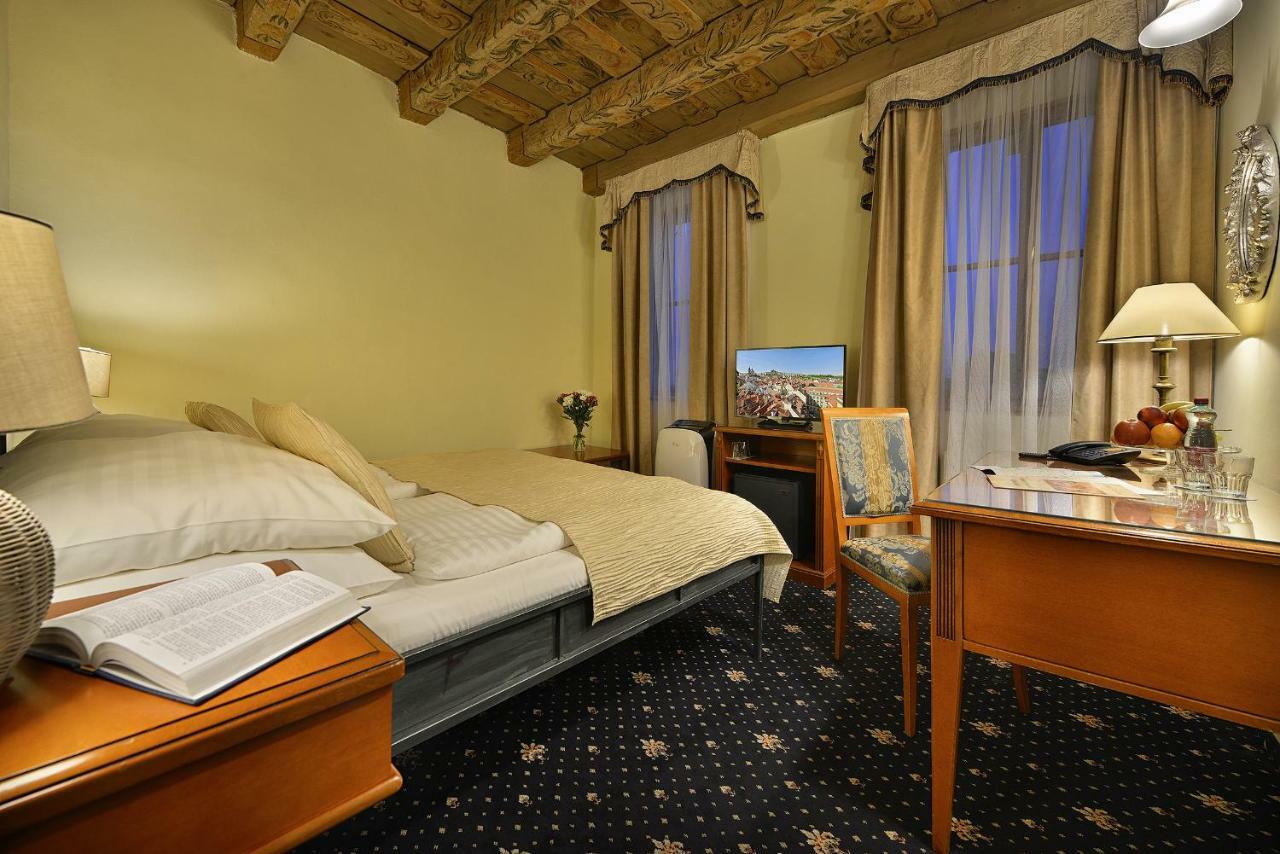 Hotel U 3 Pstrosu Praha Bagian luar foto